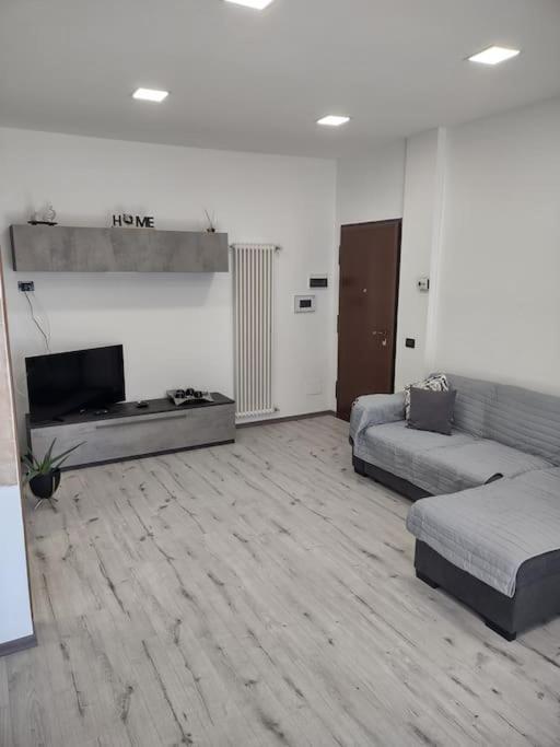 Casa Lucia Apartment Rozzano Bagian luar foto